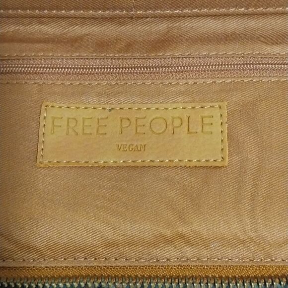 Free People Vegan Wallet...NEW - Picture 2 of 8